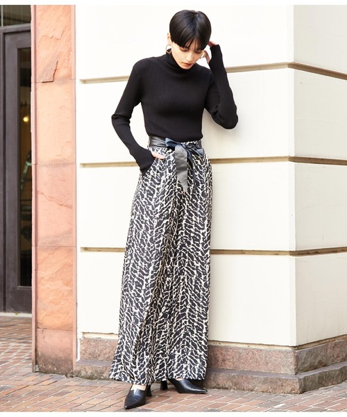 Settimissimo（セッティミッシモ）の「ITALYリボンベルト付　モノトーン柄　フレアパンツ（その他パンツ・レディース・ブラック・FREE）」の5枚目の写真