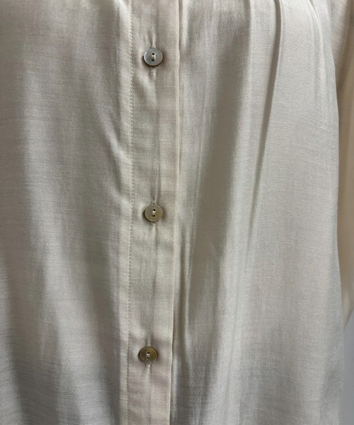 un dix cors(アンディコール)の「肩タックバンドカラーシャツ(シャツ/ブラウス・レディース・アイボリー/ベージュ/ネイビー/グリーン・FREE)」の20枚目の写真