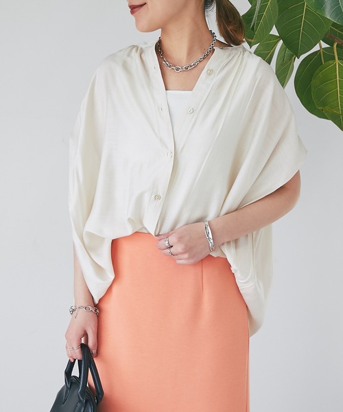 un dix cors(アンディコール)の「肩タックバンドカラーシャツ(シャツ/ブラウス・レディース・アイボリー/ベージュ/ネイビー/グリーン・FREE)」の5枚目の写真