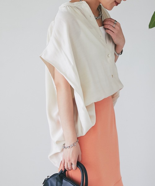 un dix cors(アンディコール)の「肩タックバンドカラーシャツ(シャツ/ブラウス・レディース・アイボリー/ベージュ/ネイビー/グリーン・FREE)」の7枚目の写真