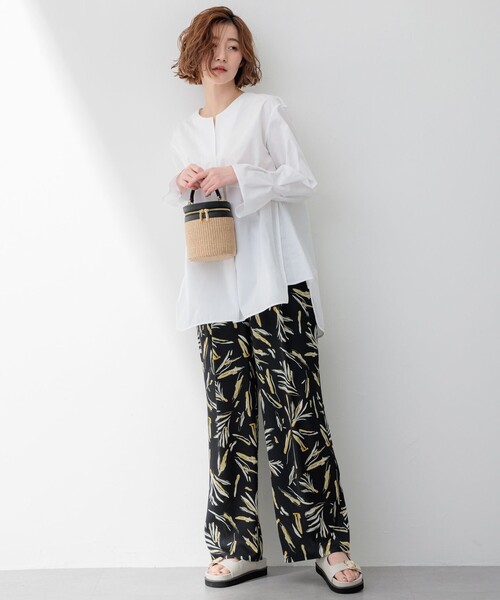 23区(ニジュウサンク)の「【洗える】スリークボタニカルプリント ドロスト パンツ(その他パンツ・レディース・ブラック系5/アイボリー系5・38)」の10枚目の写真