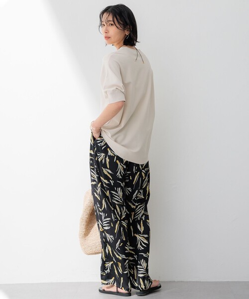 23区(ニジュウサンク)の「【洗える】スリークボタニカルプリント ドロスト パンツ(その他パンツ・レディース・ブラック系5/アイボリー系5・38)」の13枚目の写真