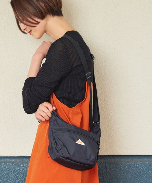 FREAK'S STORE(フリークスストア)の「限定展開 KELTY/ケルティ HALF MOON MINI SHOULDER(ショルダーバッグ)(ショルダーバッグ・レディース・ベージュ/キャメル/ブラック/グレー・ONE SIZE)」の7枚目の写真