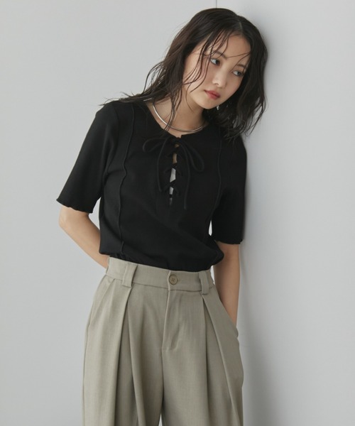 Aunt Marie's(アントマリーズ)の「2WAYレースアップハーフスリーブトップス(Tシャツ/カットソー・レディース・ブラック/ホワイト/ネイビー/ライトグリーン/ピンク・FREE)」の1枚目の写真