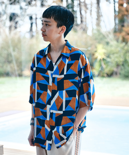 EDIFICE(エディフィス)の「【DEVEAUX / デヴォー】オールオーバープリント 半袖シャツ(シャツ/ブラウス・メンズ・ホワイト/ブルー系その他/ライトブルー/エメラルドブルー・SMALL/MEDIUM/LARGE)」の19枚目の写真