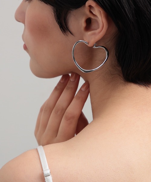 PLUS VENDOME(プラス ヴァンドーム)の「BODY_フープピアス(ピアス(両耳用)・レディース・シルバー・ONE SIZE)」の8枚目の写真