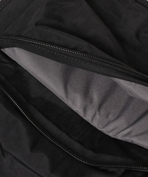 CHROME（クローム）の「［ CHROME / クローム ］SODO 3L SLING / ソードー 3L スリング 耐水 3L ボディバッグ ウェストポーチ（ボディバッグ/ウエストポーチ・レディース・ベージュ/ブラック/グレー/レッド系その他/シルバー/サックスブルー・FREE）」の8枚目の写真