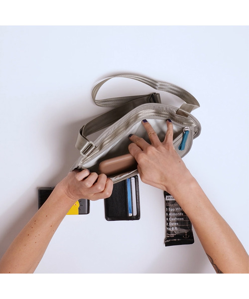 CHROME（クローム）の「［ CHROME / クローム ］SODO 3L SLING / ソードー 3L スリング 耐水 3L ボディバッグ ウェストポーチ（ボディバッグ/ウエストポーチ・レディース・ベージュ/ブラック/グレー/レッド系その他/シルバー/サックスブルー・FREE）」の20枚目の写真