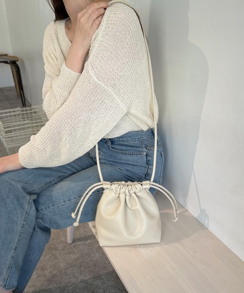 LE MORE（リモア）の「エコレザー巾着ショルダーバッグ（ショルダーバッグ・レディース・ブラック/アイボリー/シルバー・FREE）」の7枚目の写真