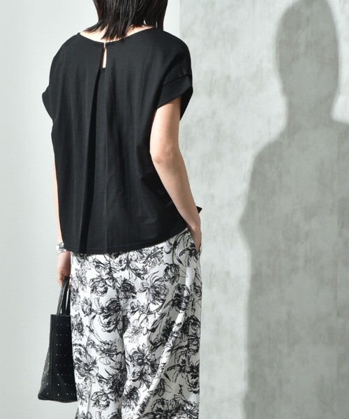 INTERPLANET（インタープラネット）の「【接触冷感】カノコ袖ロールアップＢＡＣＫゴールドホックプルオーバー（Tシャツ/カットソー・レディース・ブルー/オフホワイト/ブラック・FREE）」の2枚目の写真