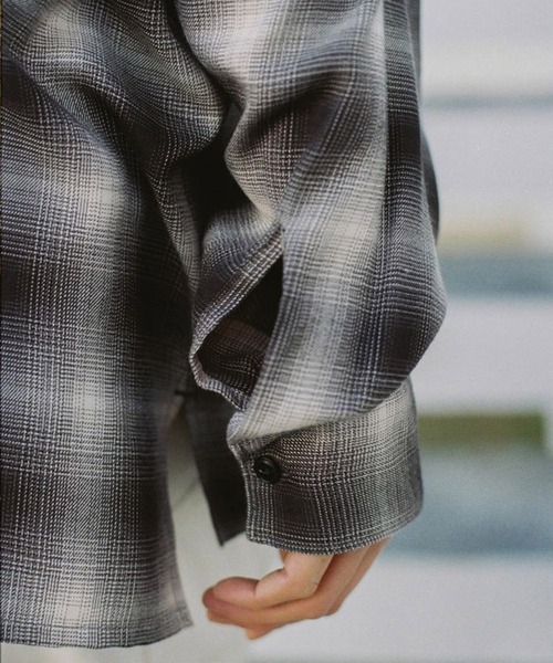 LIDNM(リドム)の「PEACH RAYON OMBRE SHIRT(シャツ/ブラウス・メンズ・ヘザーグレー・LARGE/SMALL/MEDIUM)」の6枚目の写真