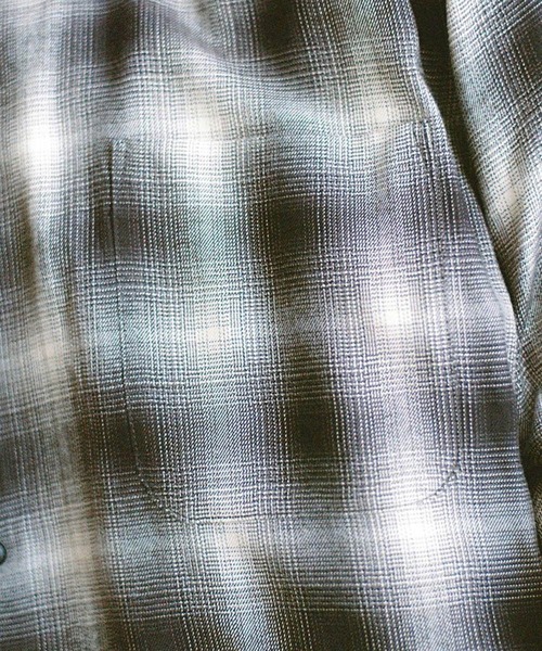 LIDNM(リドム)の「PEACH RAYON OMBRE SHIRT(シャツ/ブラウス・メンズ・ヘザーグレー・LARGE/SMALL/MEDIUM)」の2枚目の写真