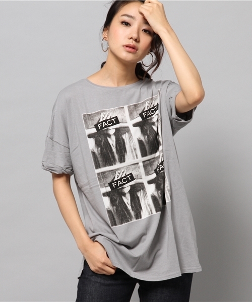 AZUL by moussy（アズールバイマウジー）の「30/-酵素天竺4フォトDショルT（Tシャツ/カットソー・レディース・グレー/オフホワイト/ブラック・SMALL/MEDIUM/LARGE）」の3枚目の写真