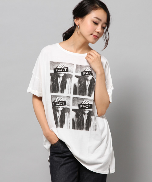 AZUL by moussy（アズールバイマウジー）の「30/-酵素天竺4フォトDショルT（Tシャツ/カットソー・レディース・グレー/オフホワイト/ブラック・SMALL/MEDIUM/LARGE）」の2枚目の写真