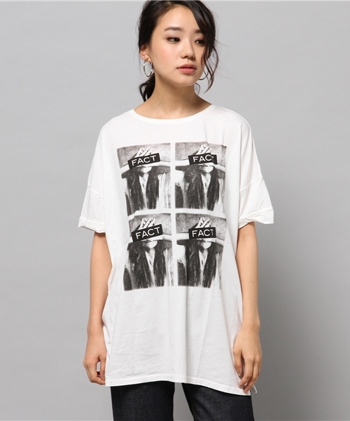 AZUL by moussy（アズールバイマウジー）の「30/-酵素天竺4フォトDショルT（Tシャツ/カットソー・レディース・グレー/オフホワイト/ブラック・SMALL/MEDIUM/LARGE）」の4枚目の写真