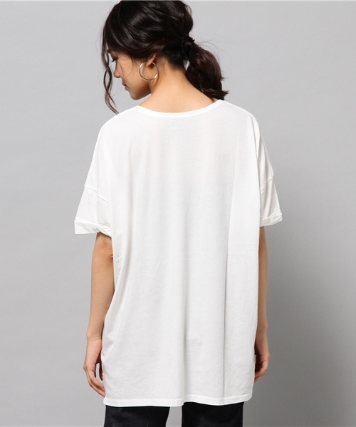 AZUL by moussy（アズールバイマウジー）の「30/-酵素天竺4フォトDショルT（Tシャツ/カットソー・レディース・グレー/オフホワイト/ブラック・SMALL/MEDIUM/LARGE）」の6枚目の写真