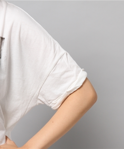 AZUL by moussy（アズールバイマウジー）の「30/-酵素天竺4フォトDショルT（Tシャツ/カットソー・レディース・グレー/オフホワイト/ブラック・SMALL/MEDIUM/LARGE）」の9枚目の写真