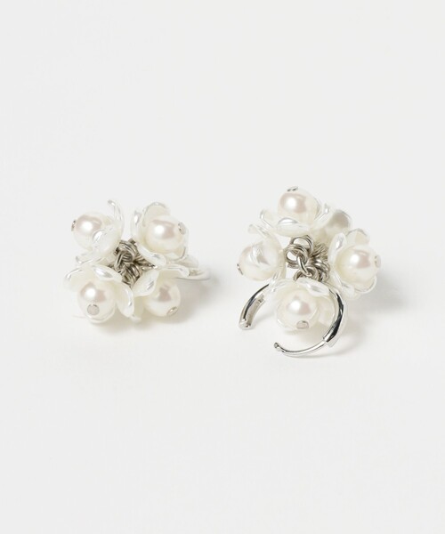 Ray BEAMS（レイビームス）の「フラワー パール ピアス（ピアス（両耳用）・レディース・その他・ONE SIZE）」の2枚目の写真