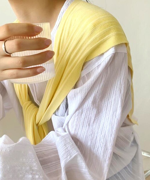 VIBGYOR Women（ヴィブジョー　ウィメン）の「【resonance】シンプル リブ編み サマーニット/肩掛けストール【10色展開】（ストール/ショール・レディース・ライトイエロー/グレイッシュブルー/オレンジ/ブラック/スモークピンク/ブルーグリーン/スカイブルー/ライトベージュ/ホワイト/ミント・FREE）」の8枚目の写真