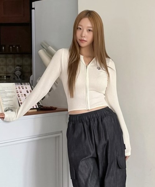 muahmuah(ムーアムーア)の「A'GEM/9 × .kom 『muah muah/ムーアムーア』 STITCH LOGO ZIPUP CARDIGAN/ステッチロゴジップアップカーディガン(カーディガン/ボレロ・レディース・ブラック/ブルー/アイボリー・FREE)」の22枚目の写真