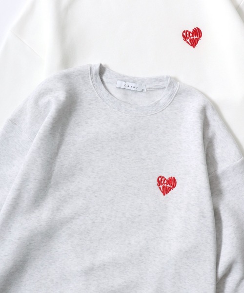 Lazar(ラザル)の「Lazar 別注 Heart Embroidery Sweat/オーバーサイズ 裏起毛 ハート柄 ワンポイント刺繍 スウェット トレーナー/長袖 トップス プルオーバー/レディース メンズ(スウェット・レディース・ブラック/グレー系その他/アッシュグレー/ブラック系その他/ホワイト/ホワイト系その他・M/L/LL)」の5枚目の写真