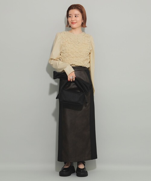 Ray BEAMS（レイビームス）の「シャーリング クルーネック ブラウス（シャツ/ブラウス・レディース・ブラック/ベージュ・ONE SIZE）」の7枚目の写真