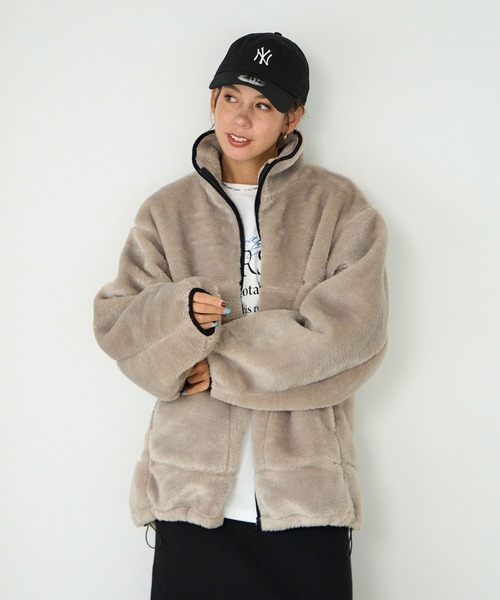 BAYFLOW（ベイフロー）の「[軽量で暖かい]スタンドカラーファーブルゾン（ブルゾン・レディース・グレイッシュベージュ/ブラック・SMALL/MEDIUM）」の5枚目の写真