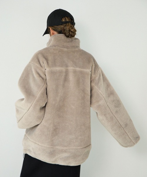 BAYFLOW（ベイフロー）の「[軽量で暖かい]スタンドカラーファーブルゾン（ブルゾン・レディース・グレイッシュベージュ/ブラック・SMALL/MEDIUM）」の16枚目の写真