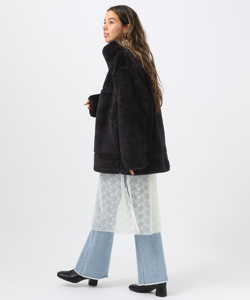 BAYFLOW（ベイフロー）の「[軽量で暖かい]スタンドカラーファーブルゾン（ブルゾン・レディース・グレイッシュベージュ/ブラック・SMALL/MEDIUM）」の19枚目の写真