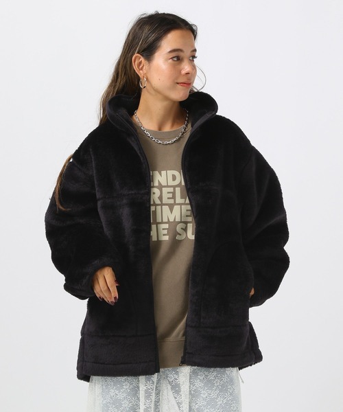 BAYFLOW（ベイフロー）の「[軽量で暖かい]スタンドカラーファーブルゾン（ブルゾン・レディース・グレイッシュベージュ/ブラック・SMALL/MEDIUM）」の21枚目の写真