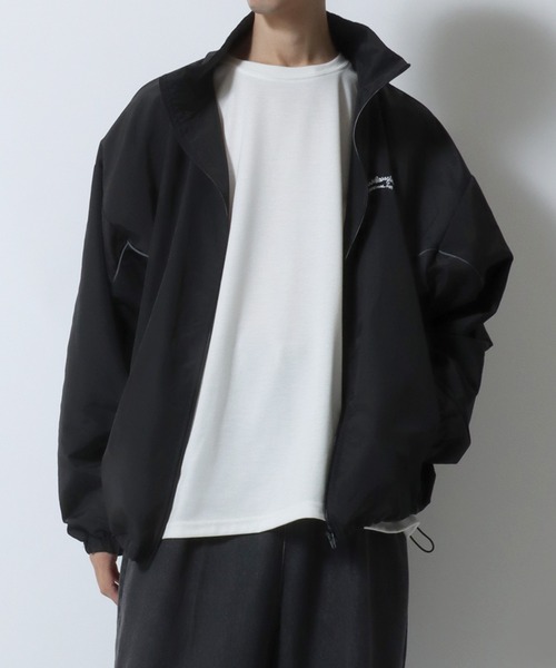 Mark Gonzales（マーク・ゴンザレス）の「MARK GONZALES ARTWORK COLLECTION/マークゴンザレス 別注 ワンポイント刺繍 オーバーサイズ ブロークコア ナイロンジャケット トラックジャケット ブルゾン（ナイロンジャケット・メンズ・チャコール/ブラック/ブラック系その他・M/L/XL）」の19枚目の写真