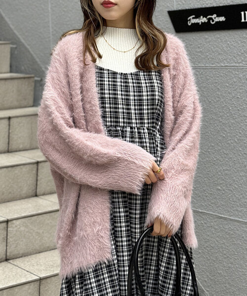 w closet（ダブルクローゼット）の「フェザーBIGカーディガン（カーディガン/ボレロ・レディース・オフホワイト/グリーン/ピンク/グレー・FREE）」の4枚目の写真