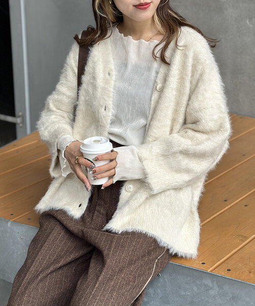 w closet（ダブルクローゼット）の「フェザーBIGカーディガン（カーディガン/ボレロ・レディース・オフホワイト/グリーン/ピンク/グレー・FREE）」の6枚目の写真