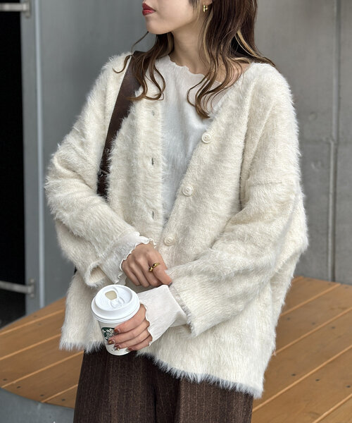 w closet（ダブルクローゼット）の「フェザーBIGカーディガン（カーディガン/ボレロ・レディース・オフホワイト/グリーン/ピンク/グレー・FREE）」の7枚目の写真
