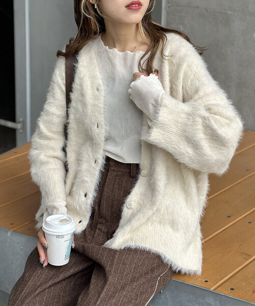 w closet（ダブルクローゼット）の「フェザーBIGカーディガン（カーディガン/ボレロ・レディース・オフホワイト/グリーン/ピンク/グレー・FREE）」の8枚目の写真