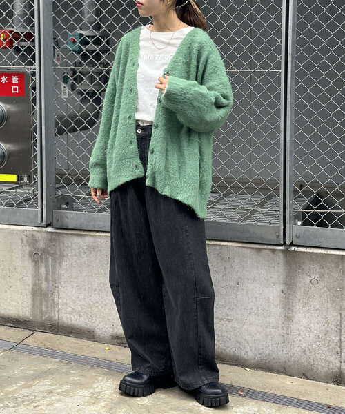 w closet（ダブルクローゼット）の「フェザーBIGカーディガン（カーディガン/ボレロ・レディース・オフホワイト/グリーン/ピンク/グレー・FREE）」の17枚目の写真