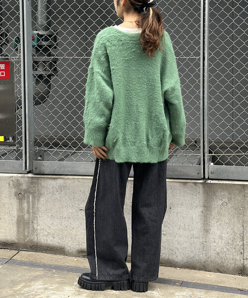 w closet（ダブルクローゼット）の「フェザーBIGカーディガン（カーディガン/ボレロ・レディース・オフホワイト/グリーン/ピンク/グレー・FREE）」の19枚目の写真