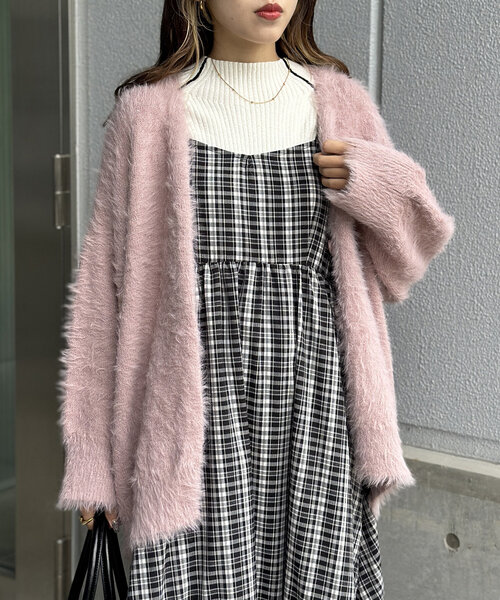 w closet（ダブルクローゼット）の「フェザーBIGカーディガン（カーディガン/ボレロ・レディース・オフホワイト/グリーン/ピンク/グレー・FREE）」の22枚目の写真