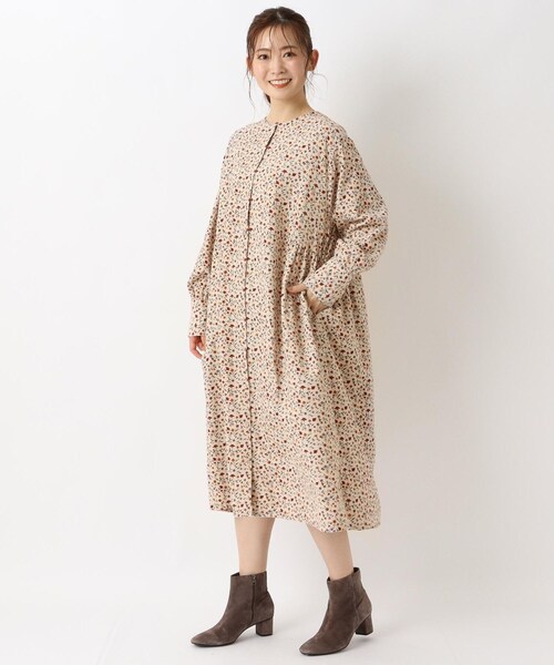 one'sterrace(ワンズテラス)の「コーデュロイ小花柄プリント前開きワンピース(ワンピース・レディース・ネイビー系5/グレー系その他7/ベージュ系8・02)」の17枚目の写真