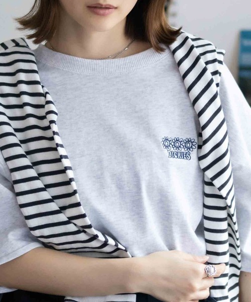 Dickies（ディッキーズ）の「Dickies 配色ステッチ５分丈袖Ｔシャツ（Tシャツ/カットソー・レディース・スミクロ/オートミール/ラベンダー・フリー）」の6枚目の写真