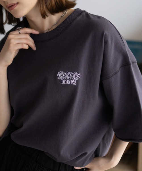 Dickies（ディッキーズ）の「Dickies 配色ステッチ５分丈袖Ｔシャツ（Tシャツ/カットソー・レディース・スミクロ/オートミール/ラベンダー・フリー）」の10枚目の写真