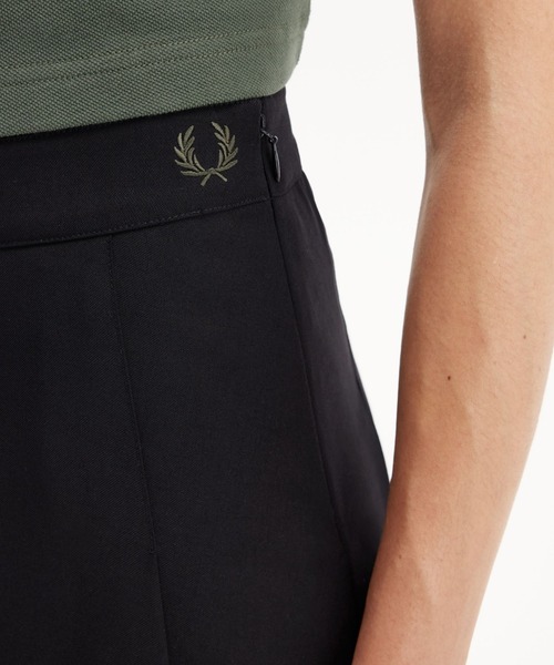 FRED PERRY（フレッドペリー）の「Pleated Skirt／プリーツスカート（スカート・レディース・ブラック・6/8/10）」の5枚目の写真