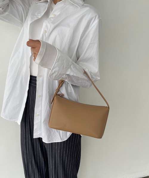 EFOLE(エフォル)の「【ZOZO限定】Smooth minibag / スムース ミニバッグ(ハンドバッグ・レディース・ブラック/ベージュ/イエロー・FREE)」の2枚目の写真