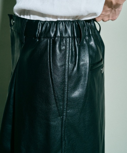 Camphor wood（カンファーウッド）の「wide baggy faux leather