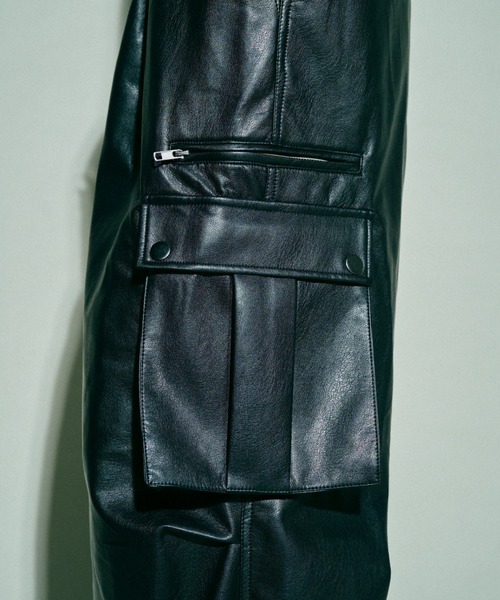 Camphor wood（カンファーウッド）の「wide baggy faux leather