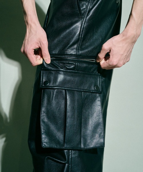Camphor wood（カンファーウッド）の「wide baggy faux leather