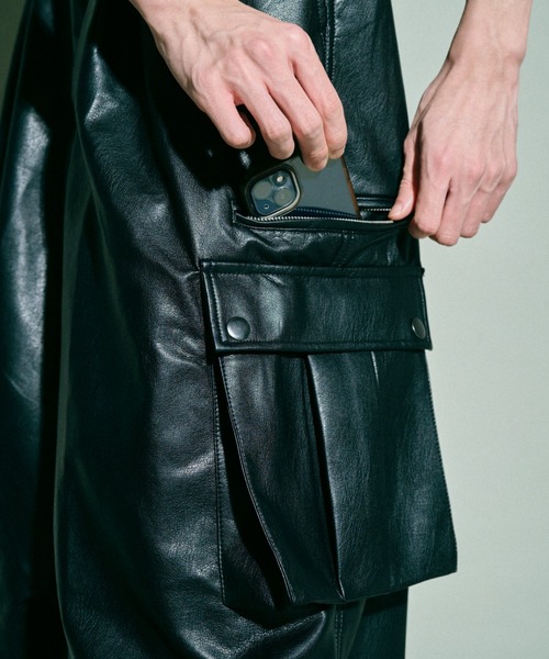 レア!かっこいい!PU LEATHER WIDE BUGGYカーゴパンツ レア!かっこいい!PU LEATHER WIDE BUGGYカーゴパンツ - メルカリ