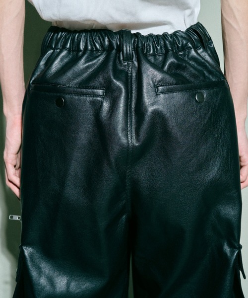 Camphor wood（カンファーウッド）の「wide baggy faux leather