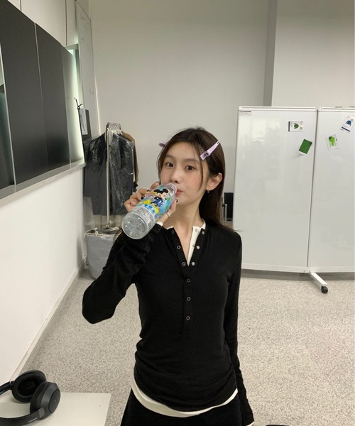 DEVICE(デバイス)の「ダブルレイヤード ボタンアップ トップス 韓国 ストリート Y2K 古着風 ヘンリーネック 長袖 Tシャツ ロンT(Tシャツ/カットソー・レディース・ブラック・FREE)」の16枚目の写真