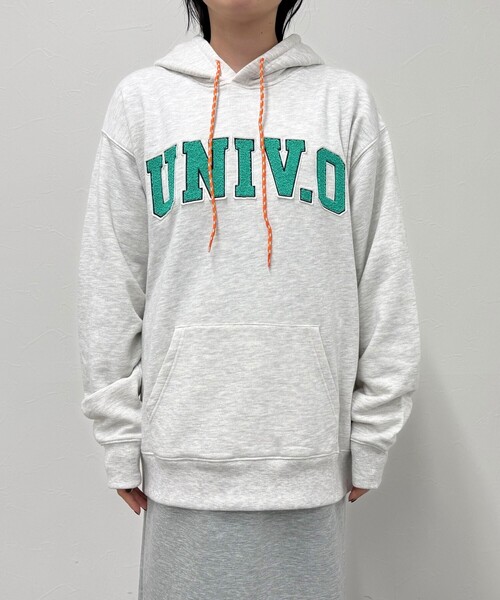 UNIVERSAL OVERALL(ユニバーサルオーバーオール)の「【UNIVERSAL OVERALL】別注UNIV.Oフードスウェット(スウェット・レディース・オレンジ/ネイビー/ライトグレー・38)」の8枚目の写真